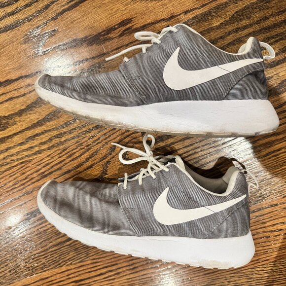Nike Roshe Athletic Sneakers - Gray/White - Size 7.5 - Picture 5 of 5